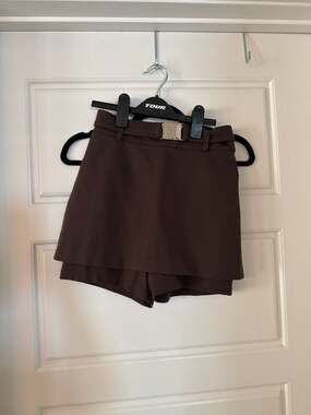 ALIGNE Brianna Belted Mini Skort in Chocolate Brown